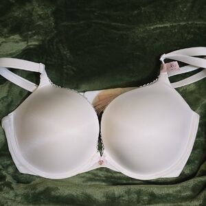 Victoria's Secret White Smooth Bra with Pushup Padding